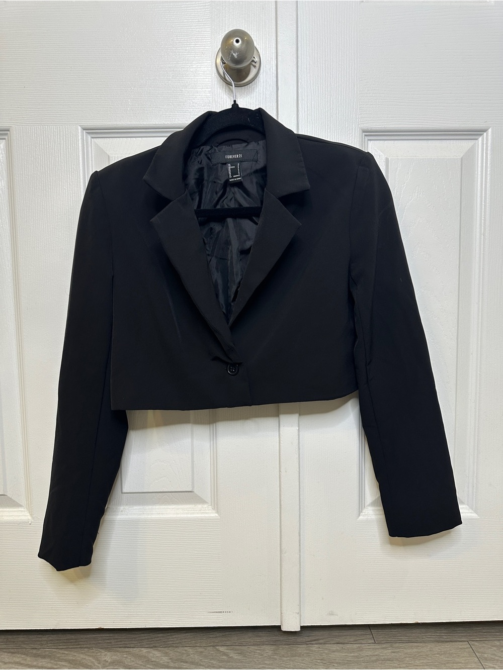Forever 21 Black Cropped Single-Button Blazer Size Small